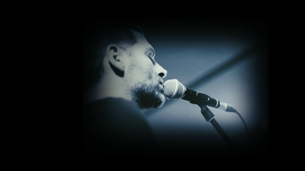 Mani Safikhani performing live