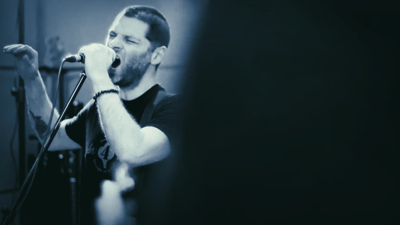 Mani Safikhani performing live